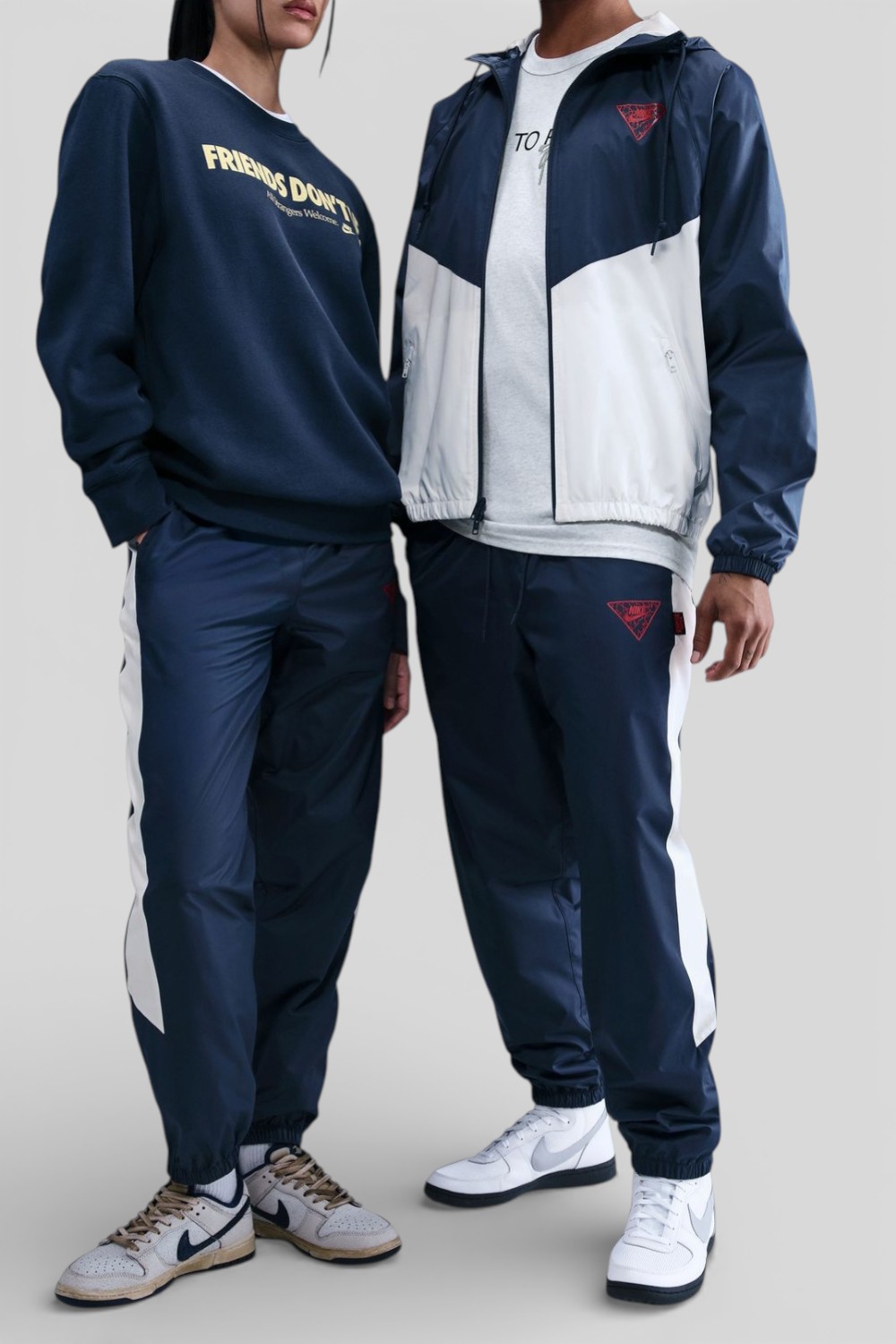 תמונת כל הלוק של מכנסי ג'וגר נייקי X דברים מוזרים